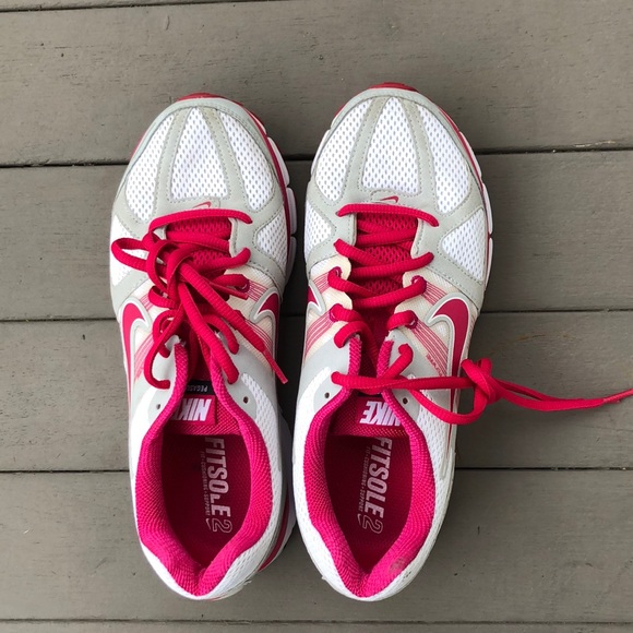 Nike sneakers only worn twice - Picture 2 of 6